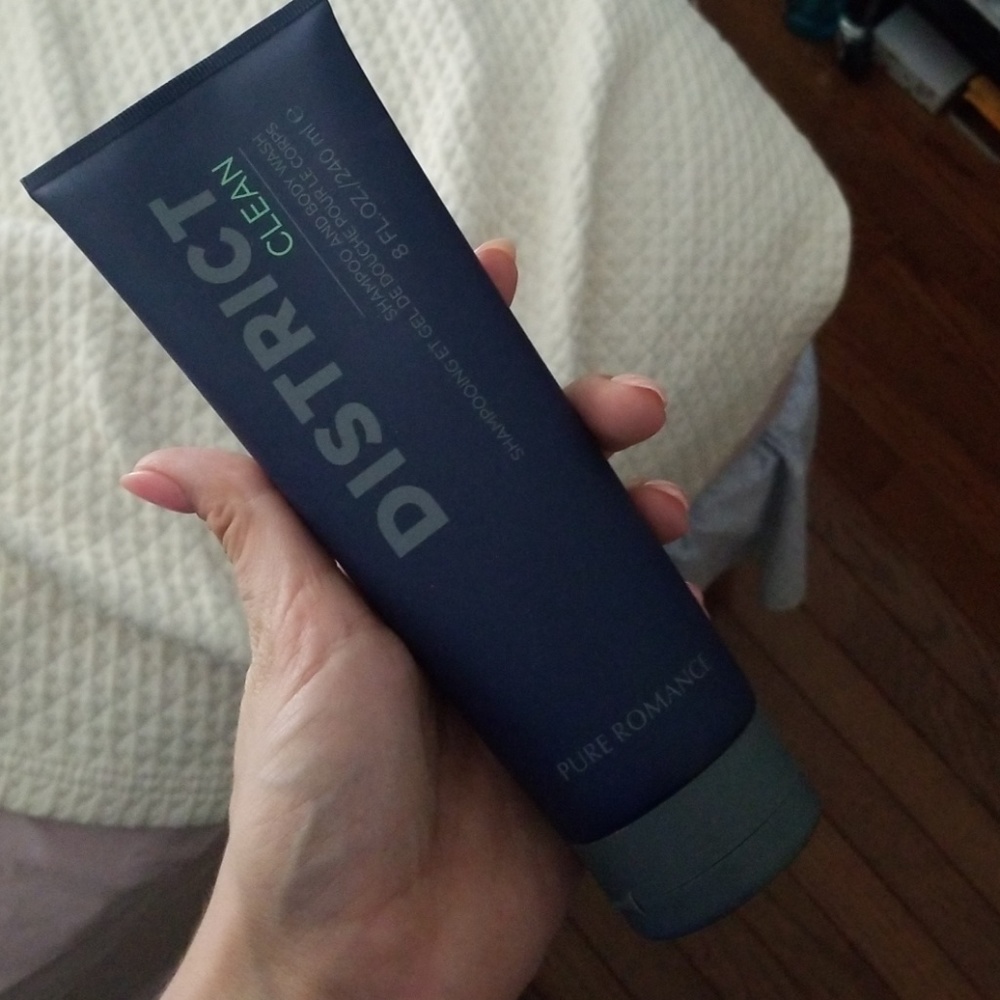 District Pure Romance Men's Body wash